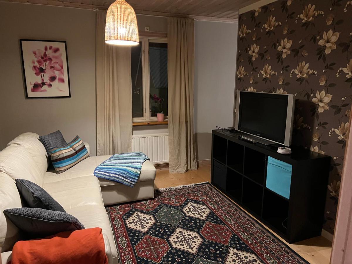 Вилла Lillhuset Jarbo Экстерьер фото